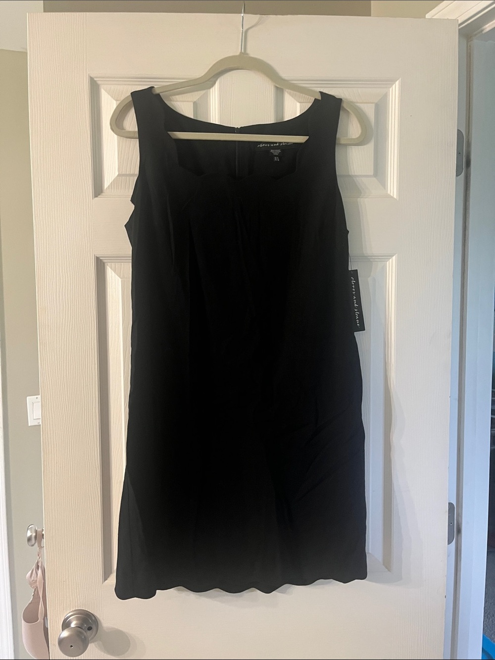 Clover and Sloane Black Sleeveless Midi Dress- Linen blend